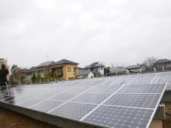 会社所有地にコンクリート横布基礎でパネルを設置（120Kw)